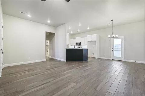 Living - 1216 Colonial Ave, Tuttle, OK 73089 photo 2 of 4