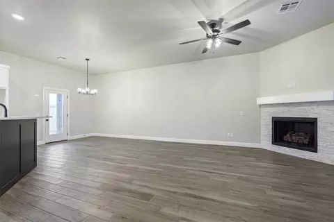 Living - 1216 Colonial Ave, Tuttle, OK 73089 photo 3 of 4