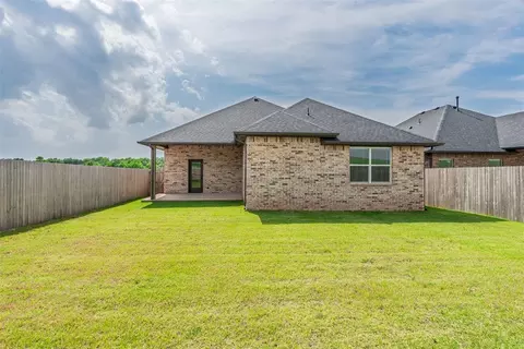 Exterior - 1216 Colonial Ave, Tuttle, OK 73089 photo 6 of 6