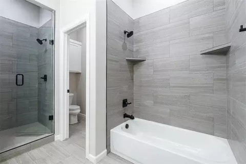 Bath - 1216 Colonial Ave, Tuttle, OK 73089 photo 4 of 5