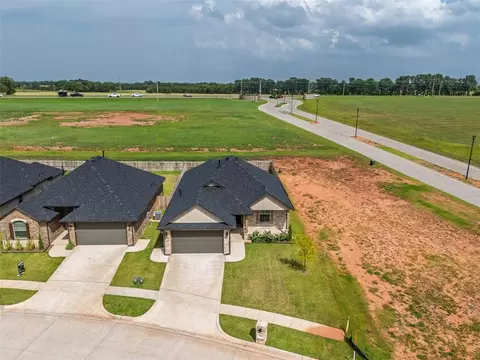 View/Area - 1216 Colonial Ave, Tuttle, OK 73089 photo 1 of 5