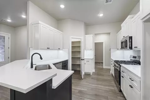 Kitchen - 1216 Colonial Ave, Tuttle, OK 73089 photo 1 of 4