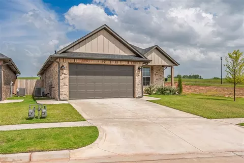 Exterior - 1216 Colonial Ave, Tuttle, OK 73089 photo 3 of 6