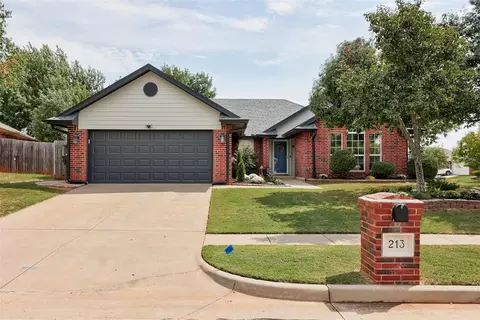 213 Tecumseh Ridge Cir, Norman, OK 73069