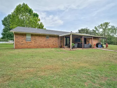 Exterior - 106 Oakleaf St, Mcloud, OK 74851 photo 6 of 14