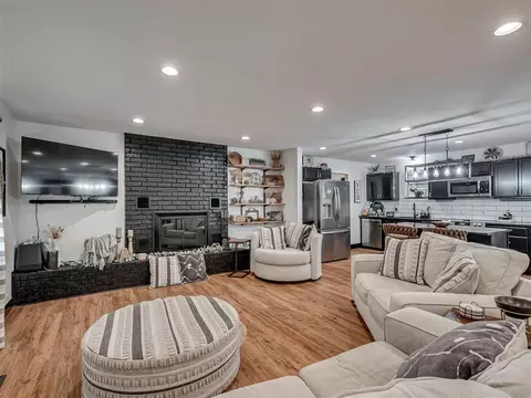 Living - 106 Oakleaf St, Mcloud, OK 74851 photo 1 of 4
