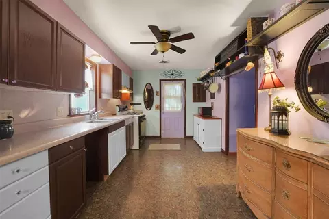 Entry Way - 120 S Highland Dr, Erick, OK 73645 photo 1 of 2