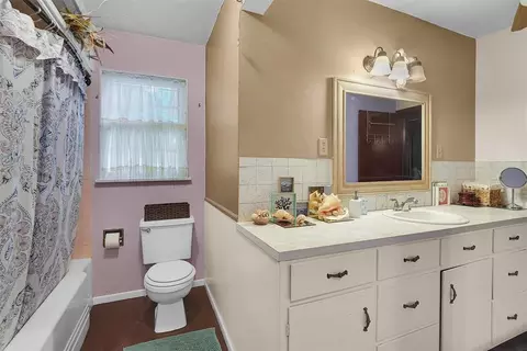 Bath - 120 S Highland Dr, Erick, OK 73645 photo 3 of 3