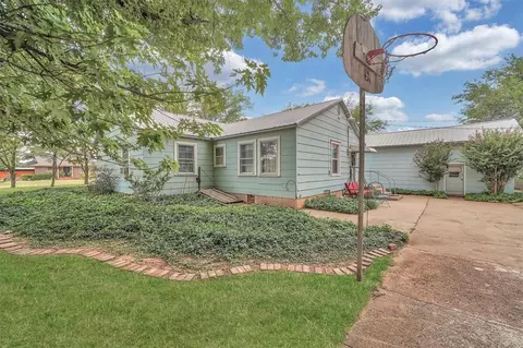 Exterior - 120 S Highland Dr, Erick, OK 73645 photo 2 of 3
