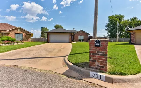 301 Cherokee Ct, Blanchard, OK 73010