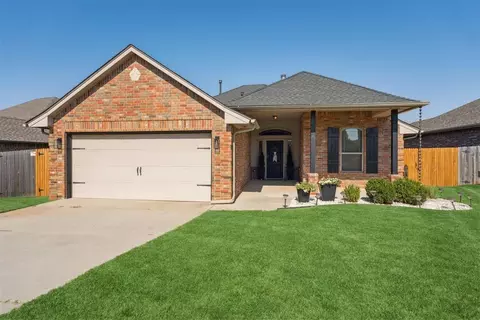 9205 NW 75th St, Yukon, OK 73099