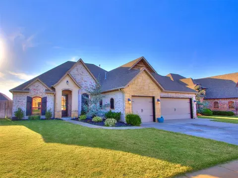 2137 Redbud Creek Ave, Yukon, OK 73099