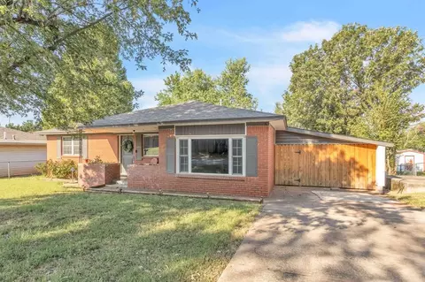 611 S Van Buren Ave, Blanchard, OK 73010
