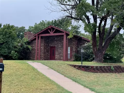 701 Walnut St, Weatherford, OK 73096