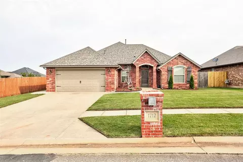 1717 NE 31st St, Moore, OK 73160