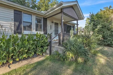 Exterior - 811 Etowah Rd, Noble, OK 73068 photo 2 of 3
