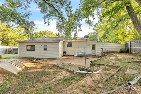 Exterior - 811 Etowah Rd, Noble, OK 73068 photo 3 of 3