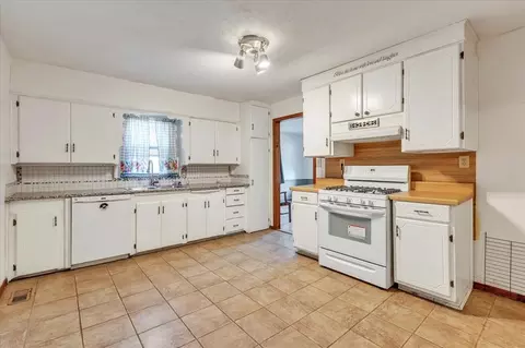 Kitchen - 811 Etowah Rd, Noble, OK 73068 photo 1 of 1