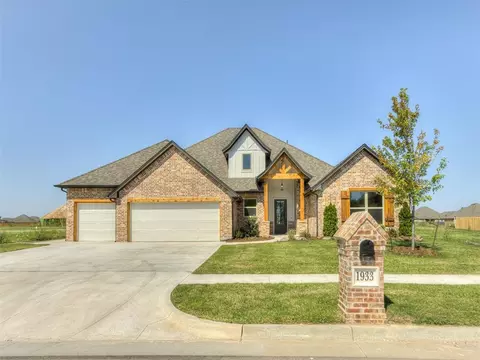 1933 SW 41st Ter, Moore, OK 73160