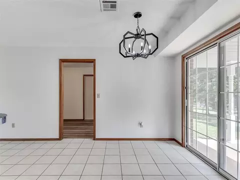 Dining - 4601 Skyhawk Dr, Noble, OK 73068 photo 3 of 3