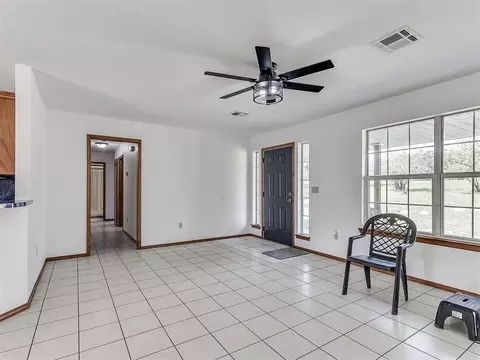 Living - 4601 Skyhawk Dr, Noble, OK 73068 photo 2 of 5