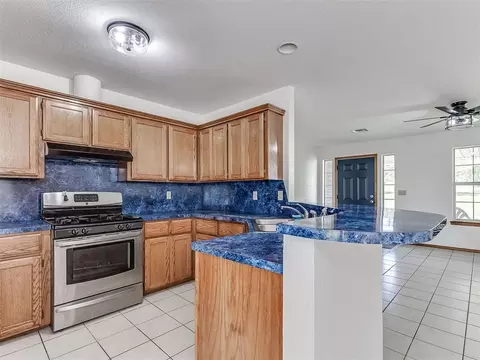 Kitchen - 4601 Skyhawk Dr, Noble, OK 73068 photo 3 of 5