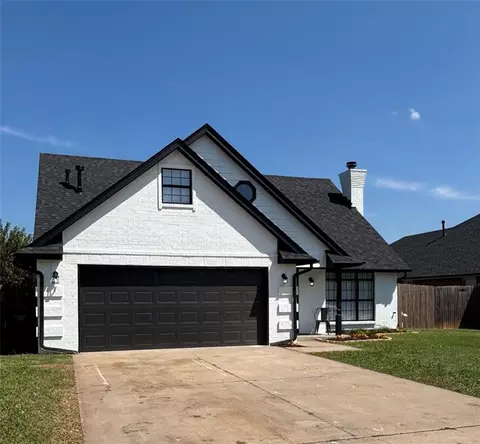 Exterior - 1108 Old Mill Rd, Moore, OK 73160 photo 2 of 5
