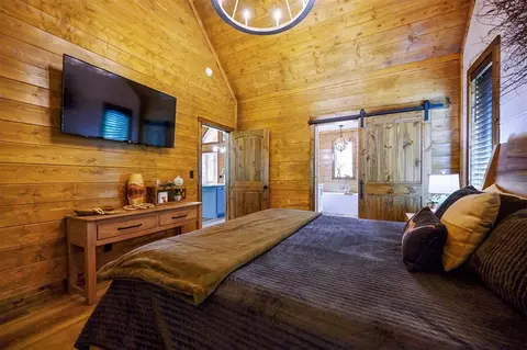 Bedroom - 159 Watsons Run, Broken Bow, OK 74728 photo 3 of 7