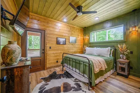 Bedroom - 159 Watsons Run, Broken Bow, OK 74728 photo 5 of 7