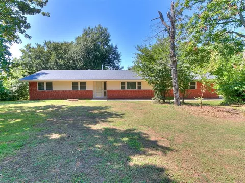 705 Helm Dr, Midwest City, OK 73130