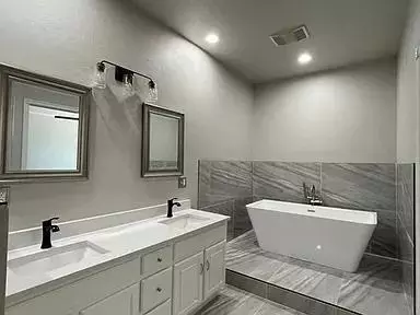 Bath - 116 E Cedar Dr, Tuttle, OK 73089 photo 3 of 5