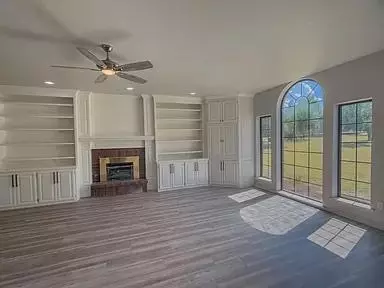 Living - 116 E Cedar Dr, Tuttle, OK 73089 photo 3 of 4