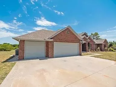 Exterior - 116 E Cedar Dr, Tuttle, OK 73089 photo 2 of 3