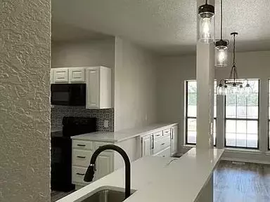 Kitchen - 116 E Cedar Dr, Tuttle, OK 73089 photo 4 of 4