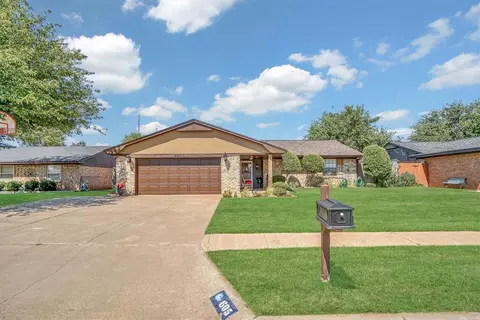 605 Comanche Trl, Altus, OK 73521