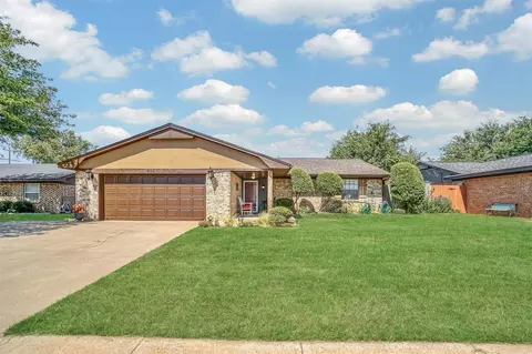 605 Comanche Trl, Altus, OK 73521 photo 2