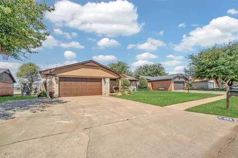 605 Comanche Trl, Altus, OK 73521 photo 4