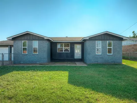 119 Windsor Dr, Chickasha, OK 73018