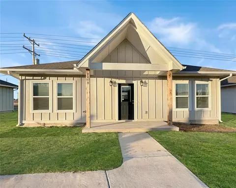 2004 Willow Pl, Blackwell, OK 74631