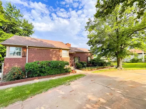 212 N Pine St, Guthrie, OK 73044 photo 4