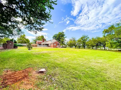 212 N Pine St, Guthrie, OK 73044 photo 36