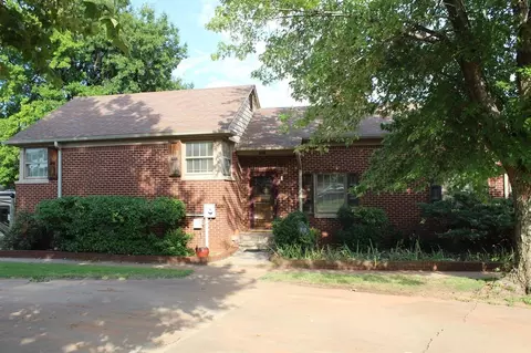 212 N Pine St, Guthrie, OK 73044