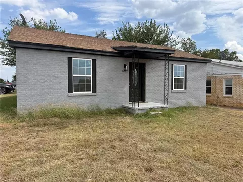 820 N Lee St, Altus, OK 73521