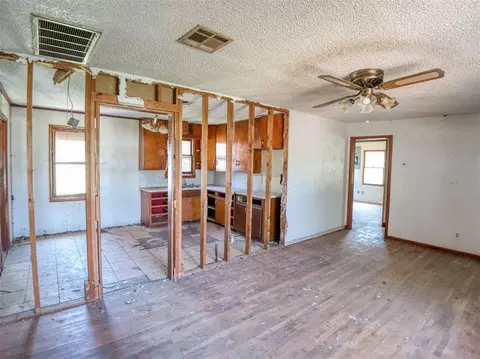 Living - 414 S 3rd St, Byars, OK 74831 photo 3 of 3
