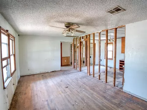 Living - 414 S 3rd St, Byars, OK 74831 photo 1 of 3