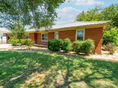 Exterior - 414 S 3rd St, Byars, OK 74831 photo 1 of 3