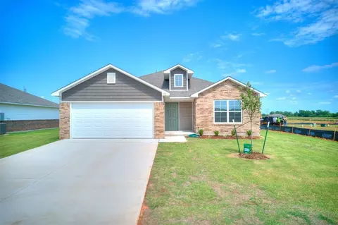 932 S Bear Ln, Mustang, OK 73064