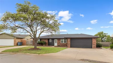 171 Circle Dr, Weatherford, OK 73096