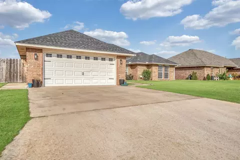 3029 White Tail Dr, Altus, OK 73521