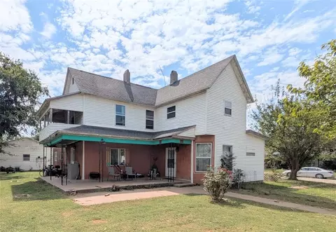 521 W Collge Ave, Blackwell, OK 74631